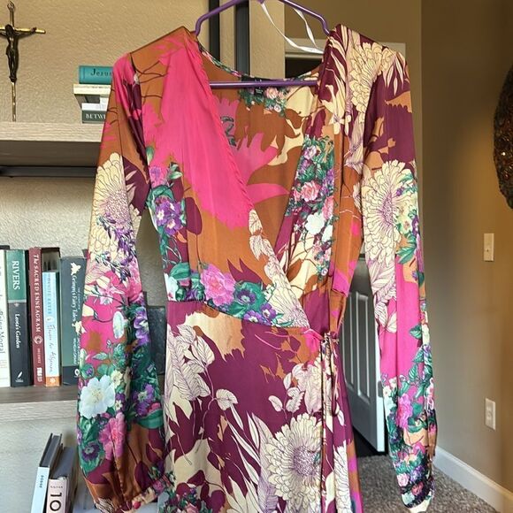 Lulu’s Put on a Smile Burgundy Floral Print Satin Wrap Maxi Dress, size S. - Picture 8 of 10